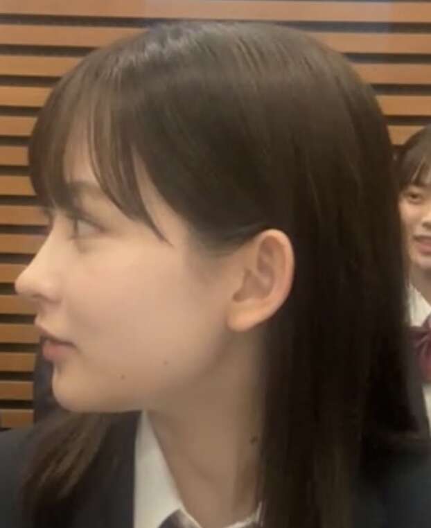 畑芽育 横顔